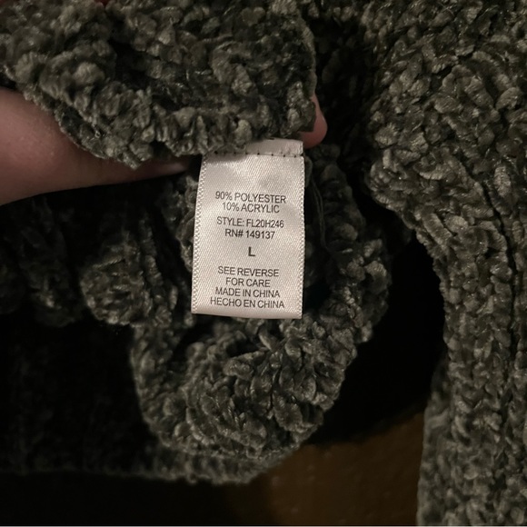 Soft Knit Green Long Sleeve Crop Top with Dangle Detail, Size Large - Picture 4 of 7